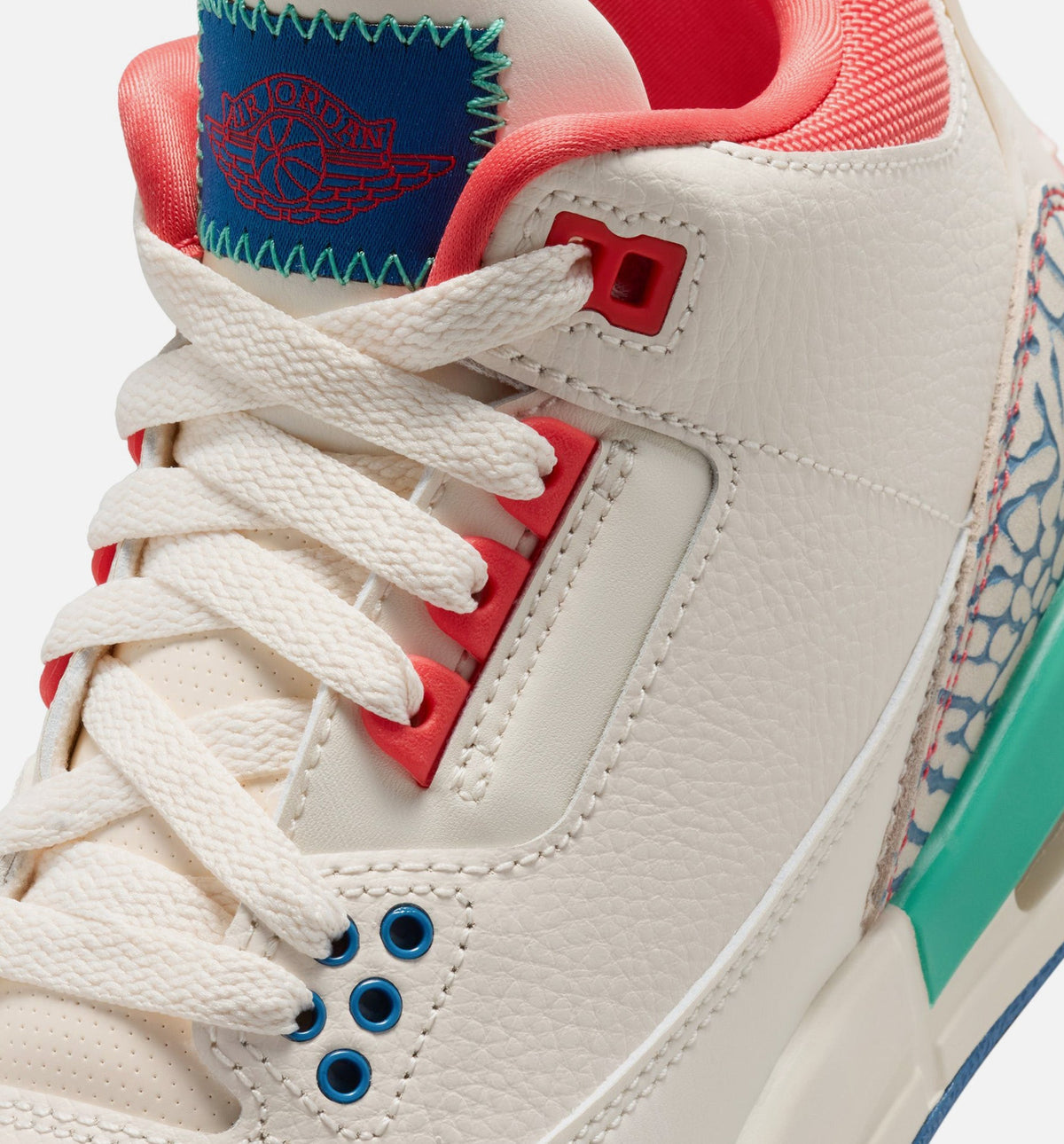 Air Jordan 3 Retro "Play Your Way" Big Kids' Shoe – Chalk/Track Red/True Blue/Kinetic Green