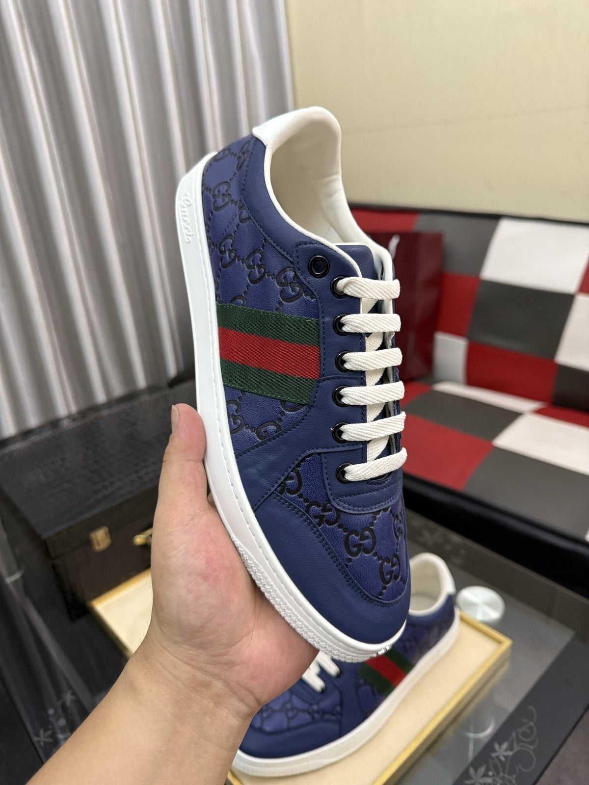 Gucci Navy Stripe Low-Top Sneakers